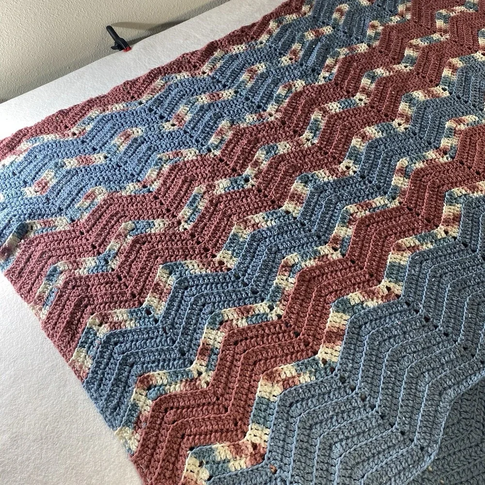 Vintage Handmade Crochet Afghan Throw Blanket Chevron Ripple 78x54 Multicolor